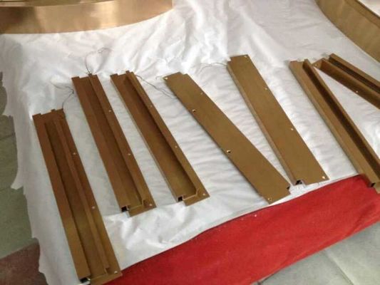 Multi-Arc-Ionen-PVD-Beschichtungsmaschine für Gold-Silber-Schwarz-Schmuckbeschichtung mit vollautomatischem Steuerungssystem