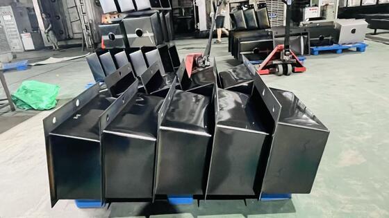 PVD Vakuumbeschichtungsmaschine mit mittlerer Kammer für Edelstahl Küchenspüler mit mattschwarzer Beschichtung und maßgeschneiderten Dekorationstönen