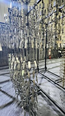 Kundenspezifische PVD-Beschichtungsanlage für die Massenproduktion von dekorativen Werkstücken Oberflächenveredelungsmaschine