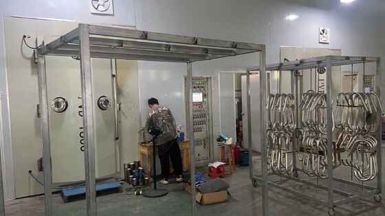 Auto-Steuerungssystem mit starker Haftung und heller Spiegelbeschichtung für Auto-Logo-PVD-Vakuum-Beschichtungsmaschine